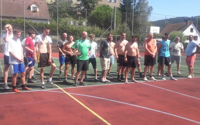 Nohejbalového turnaje O pohár zámeckého pivovaru Chyše se zúčastnilo 8 týmů.